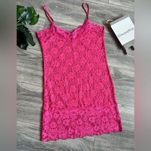 Vintage Y2K bozzolo long line floral lace cami tank top in hot pink. Size M